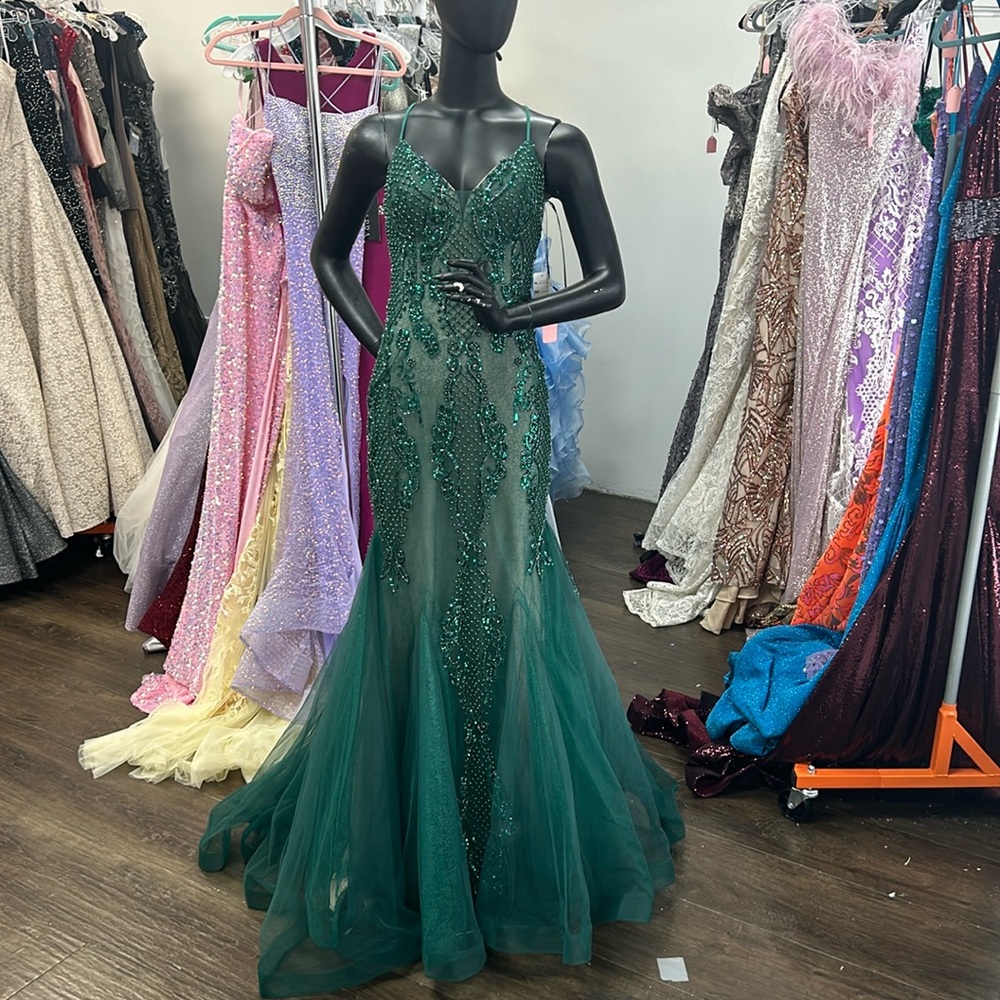 Dave and Johnny 11094 beaded emerald green mermaid dress size 4